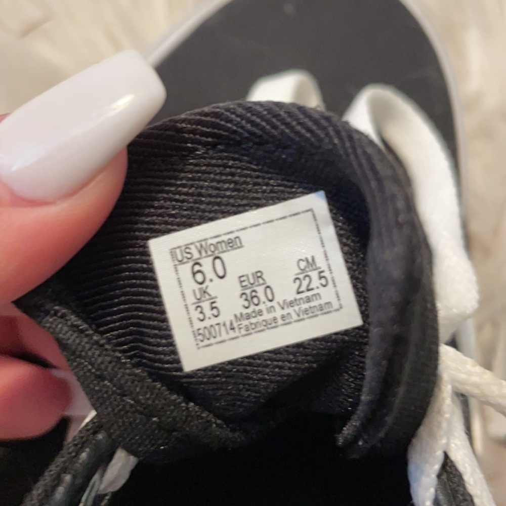 Vans - Picture 6 of 6